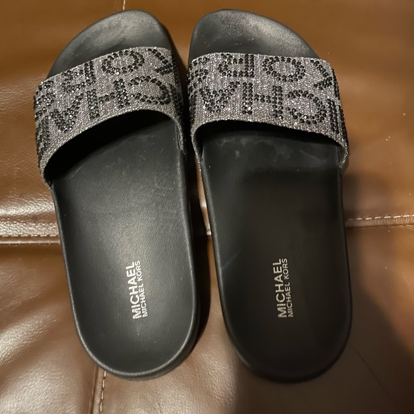 Micheal kors Slides - Picture 2 of 9